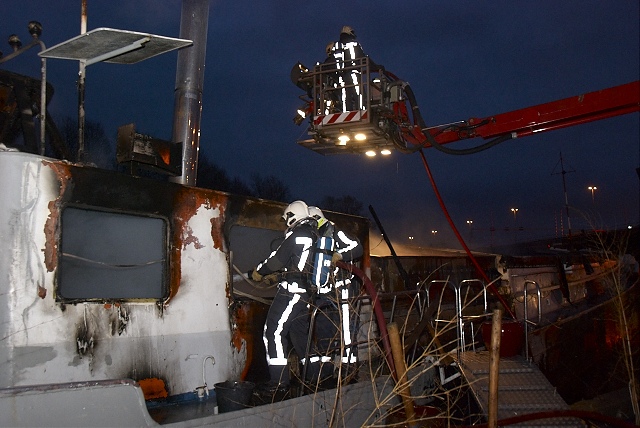 2010/60/20100315 073 Scheepsbrand Nieuwemeerdijk.jpg